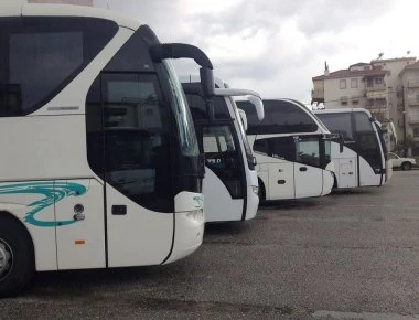 Ασταμάτητος: Μασίστας από την Κομοτηνή τράβηξε δύο λεωφορεία 26 τόνων! (βίντεο)